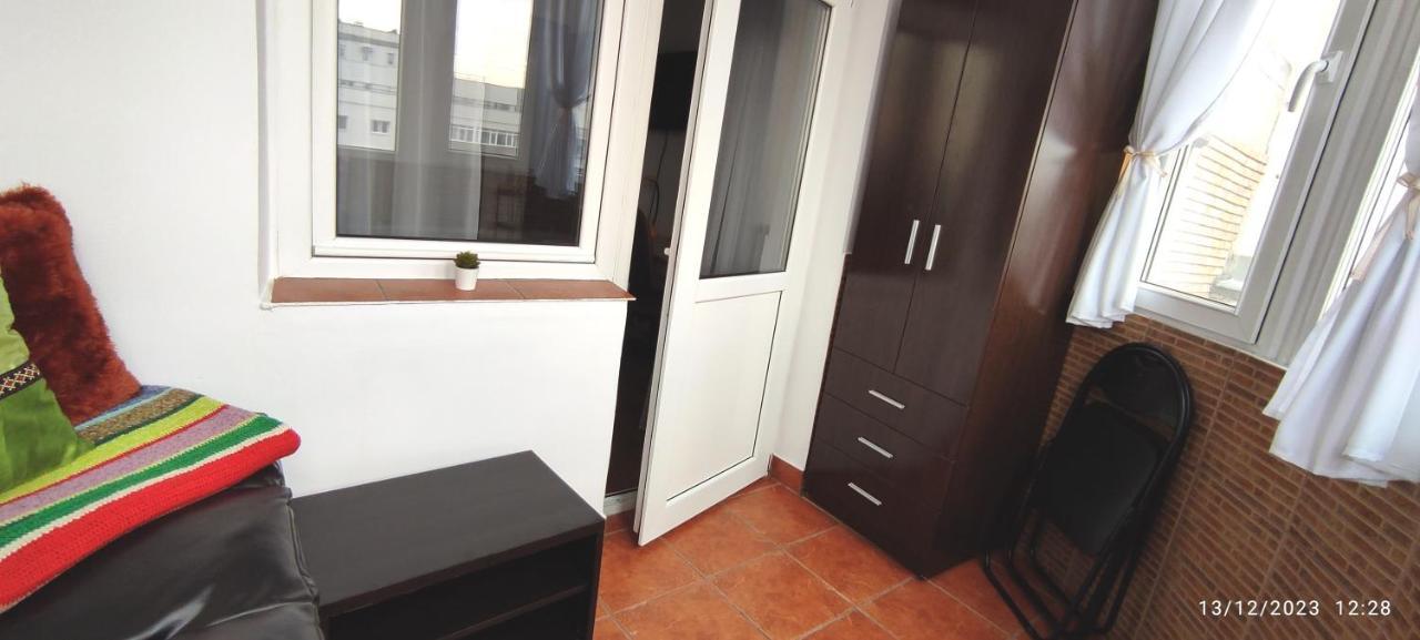Platinum Apartment - Apartament Cu 3 Camere, 2 Dormitoare, 2 Bai, Bucatarie Complet Utilata, 2 Balcoane Bukares Bagian luar foto