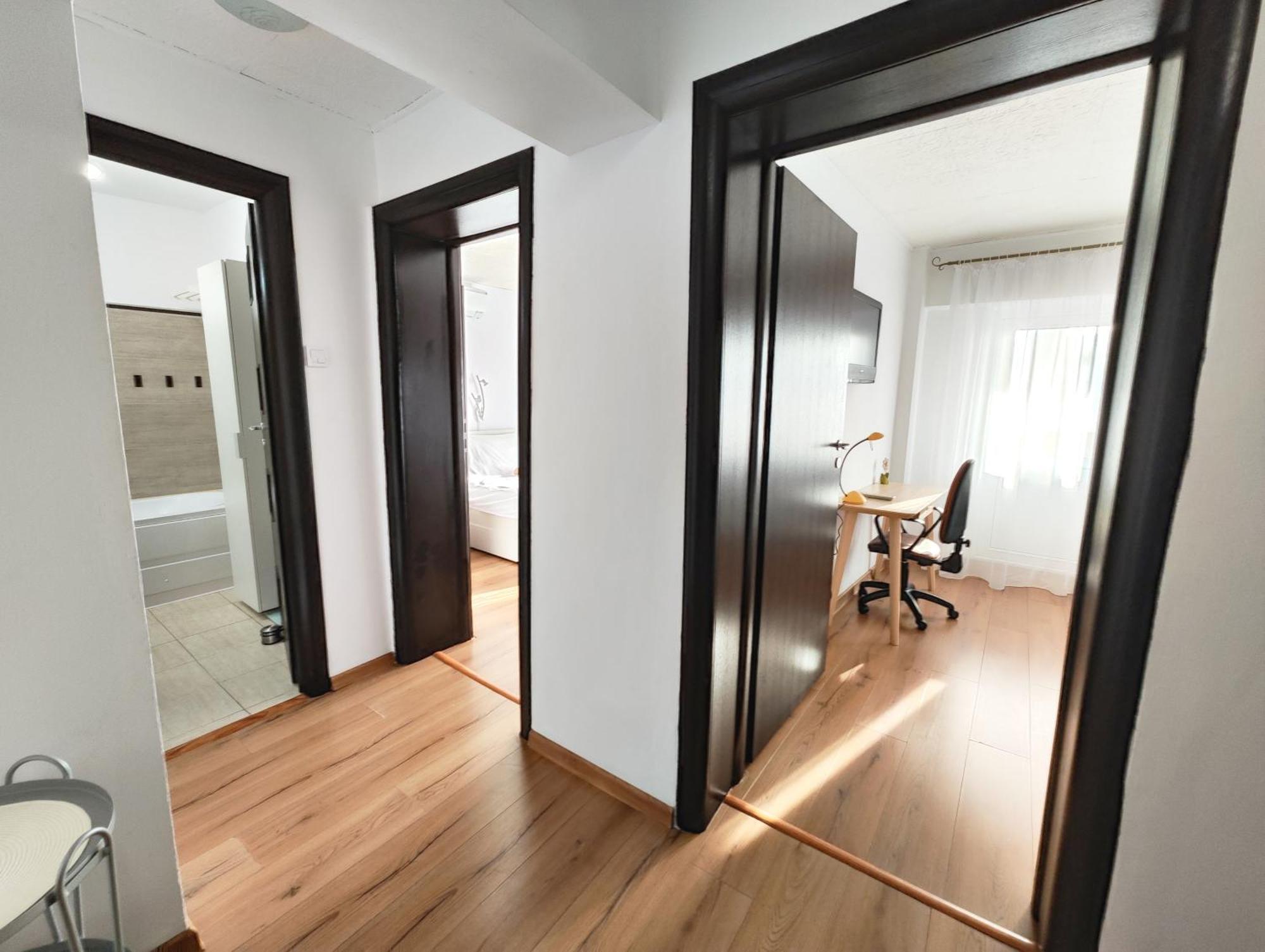 Platinum Apartment - Apartament Cu 3 Camere, 2 Dormitoare, 2 Bai, Bucatarie Complet Utilata, 2 Balcoane Bukares Bagian luar foto