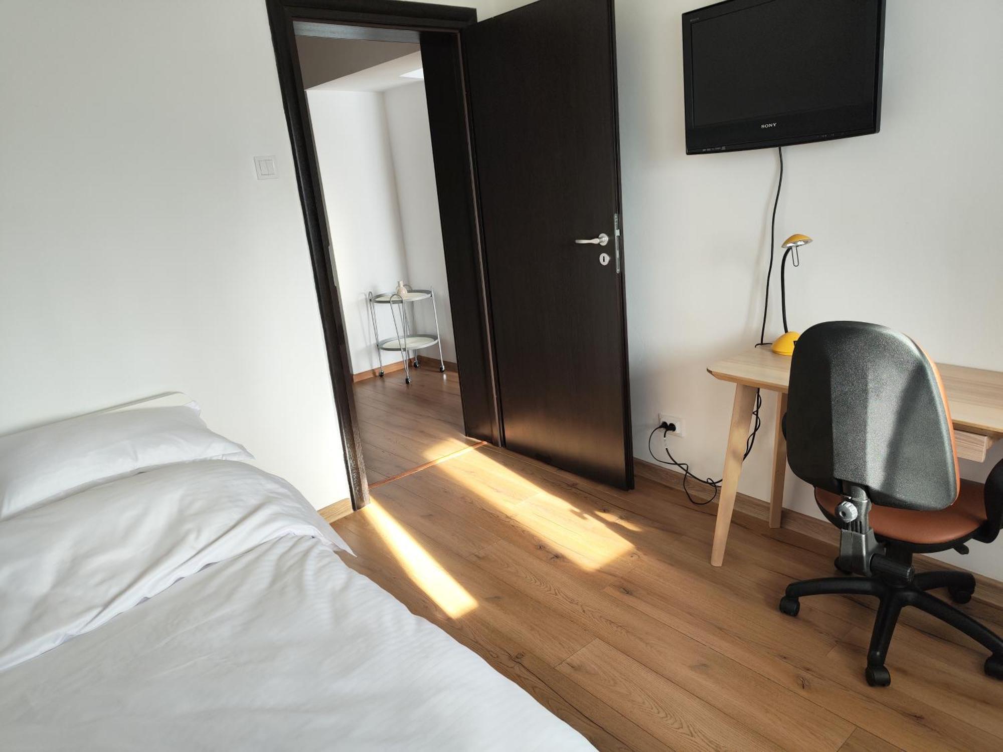 Platinum Apartment - Apartament Cu 3 Camere, 2 Dormitoare, 2 Bai, Bucatarie Complet Utilata, 2 Balcoane Bukares Bagian luar foto