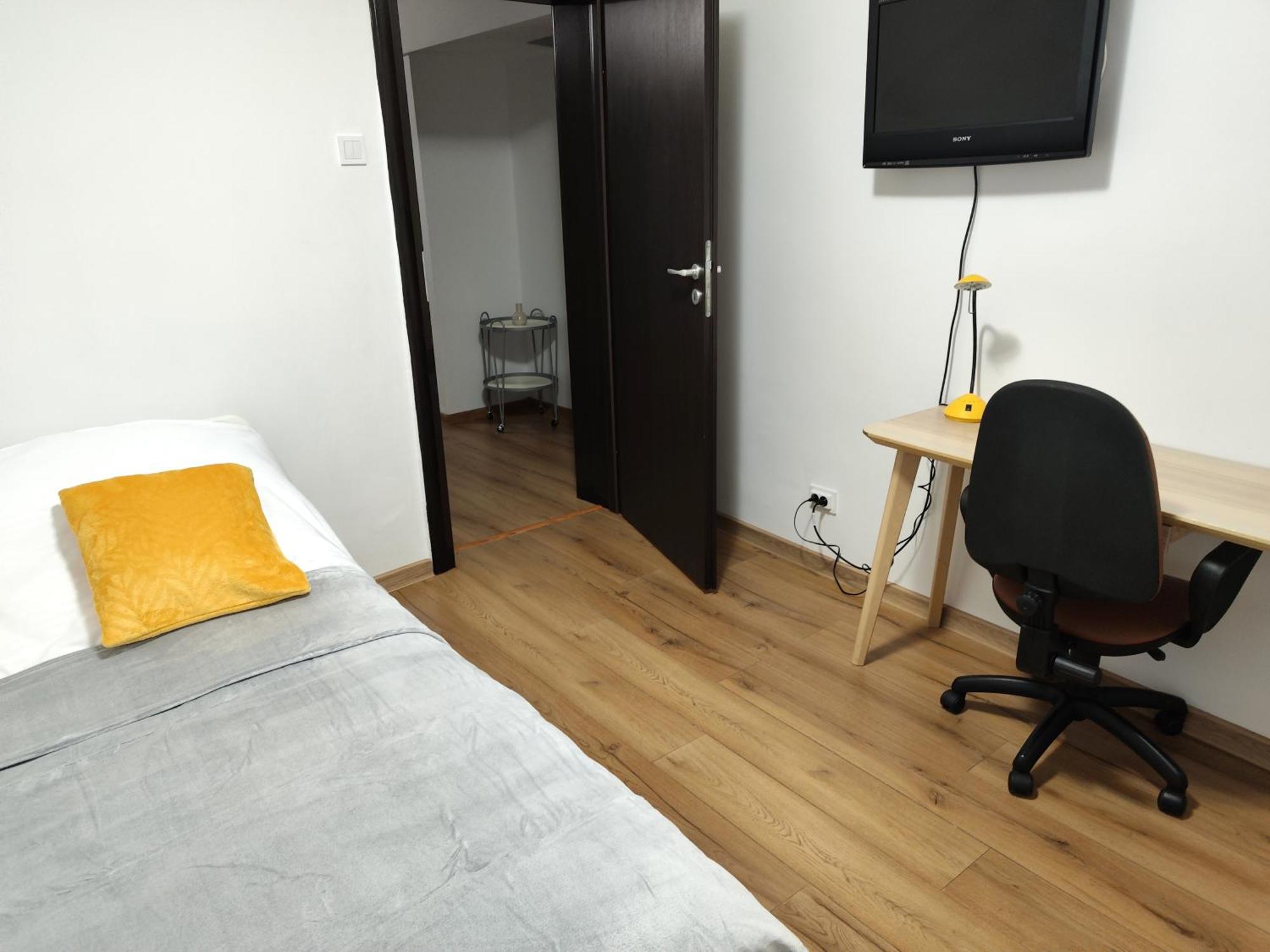 Platinum Apartment - Apartament Cu 3 Camere, 2 Dormitoare, 2 Bai, Bucatarie Complet Utilata, 2 Balcoane Bukares Bagian luar foto