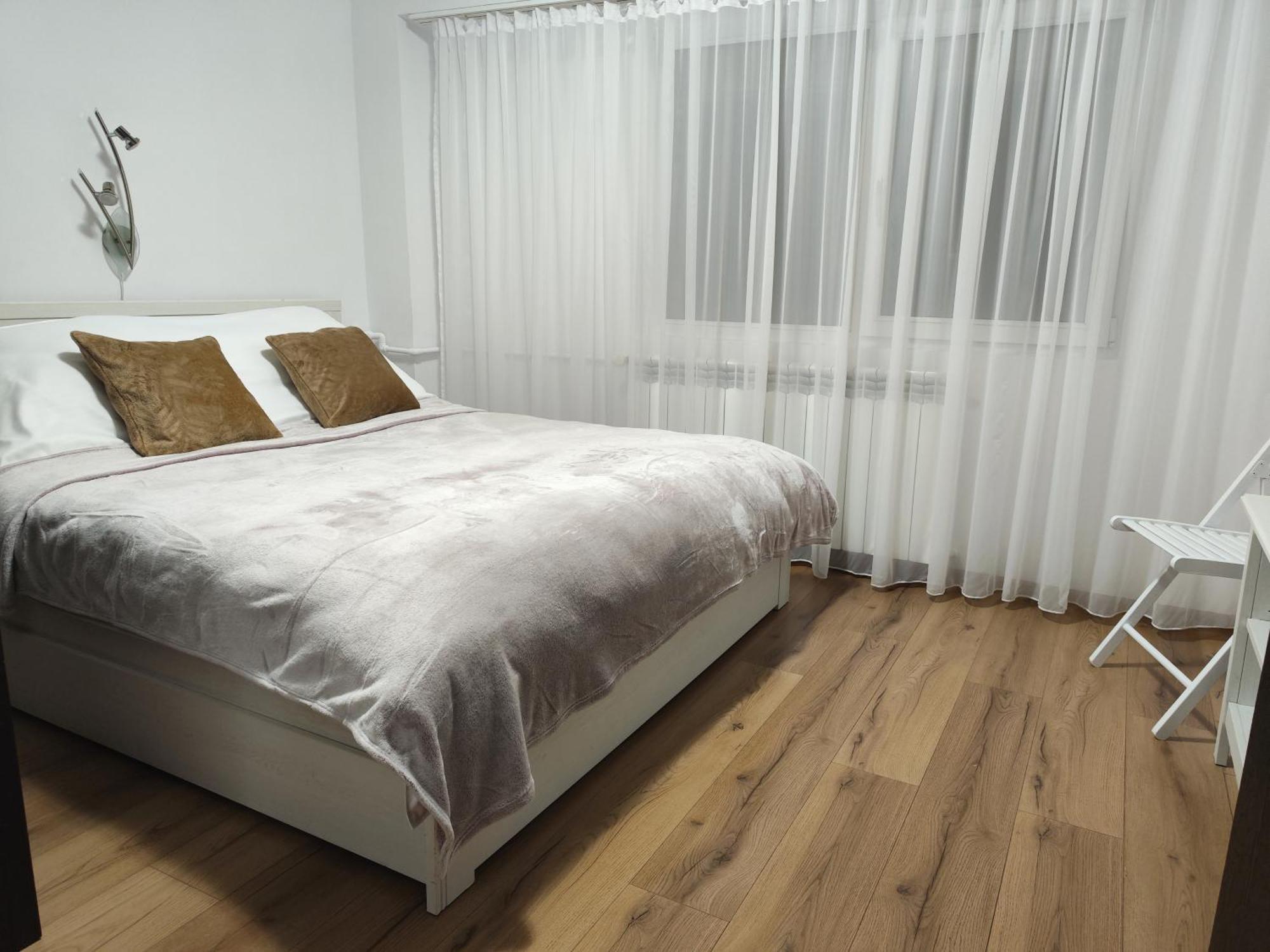 Platinum Apartment - Apartament Cu 3 Camere, 2 Dormitoare, 2 Bai, Bucatarie Complet Utilata, 2 Balcoane Bukares Bagian luar foto