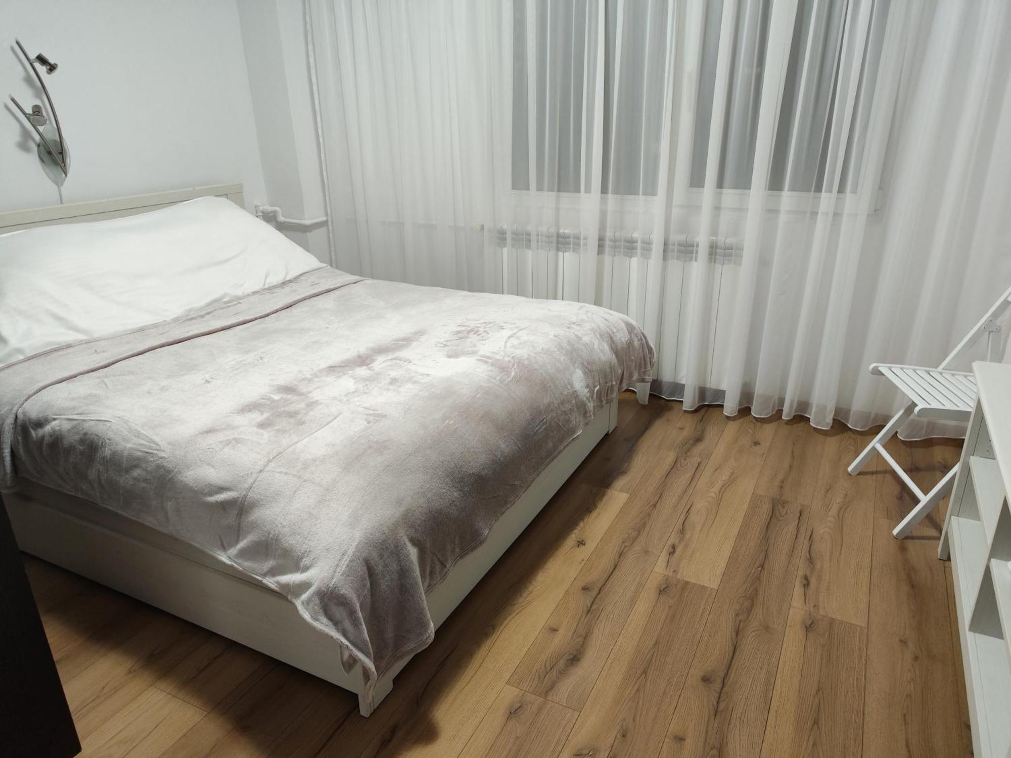 Platinum Apartment - Apartament Cu 3 Camere, 2 Dormitoare, 2 Bai, Bucatarie Complet Utilata, 2 Balcoane Bukares Bagian luar foto