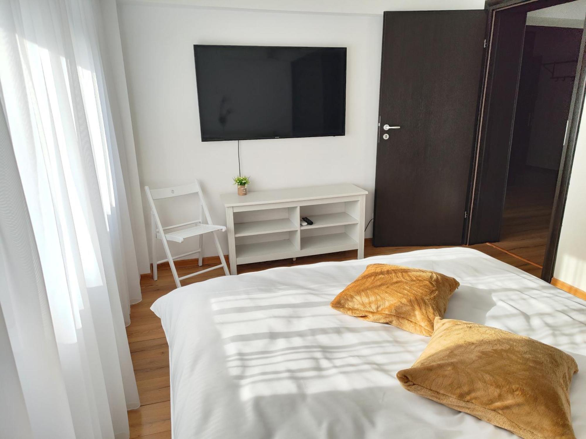 Platinum Apartment - Apartament Cu 3 Camere, 2 Dormitoare, 2 Bai, Bucatarie Complet Utilata, 2 Balcoane Bukares Bagian luar foto